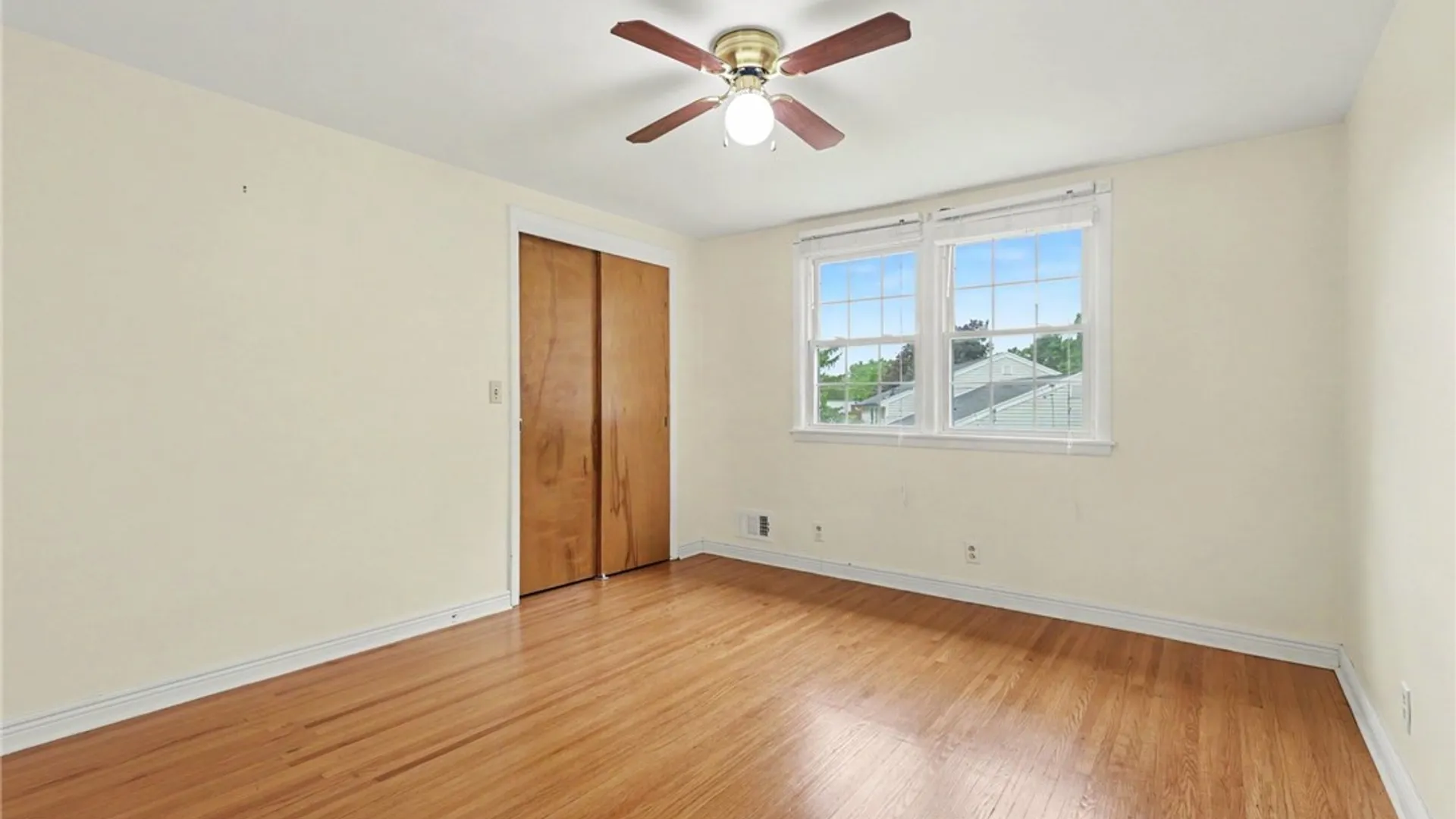 Property at 115 Dunrovin Ln, Brighton, NY 14618 20