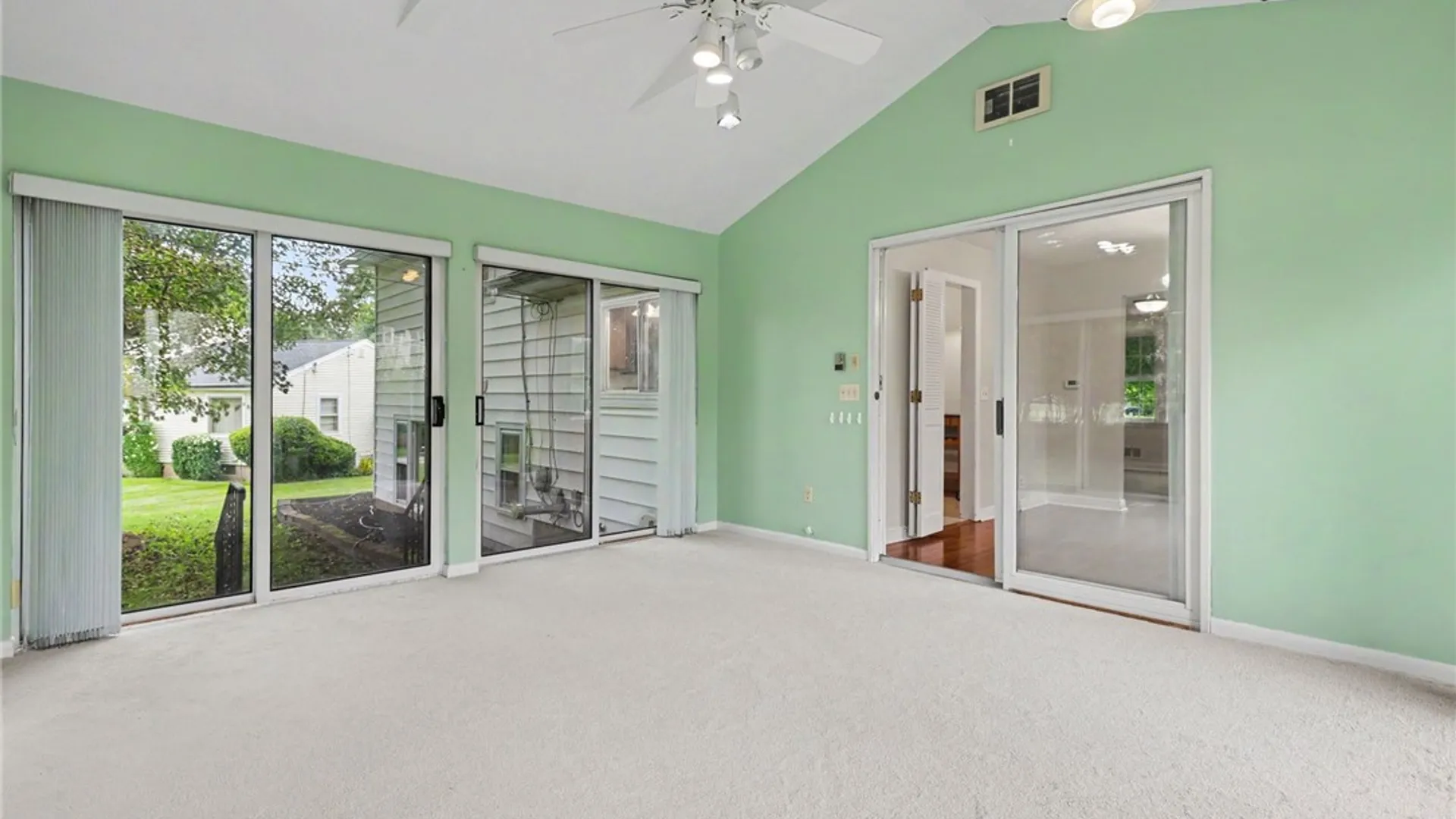 Property at 115 Dunrovin Ln, Brighton, NY 14618 13