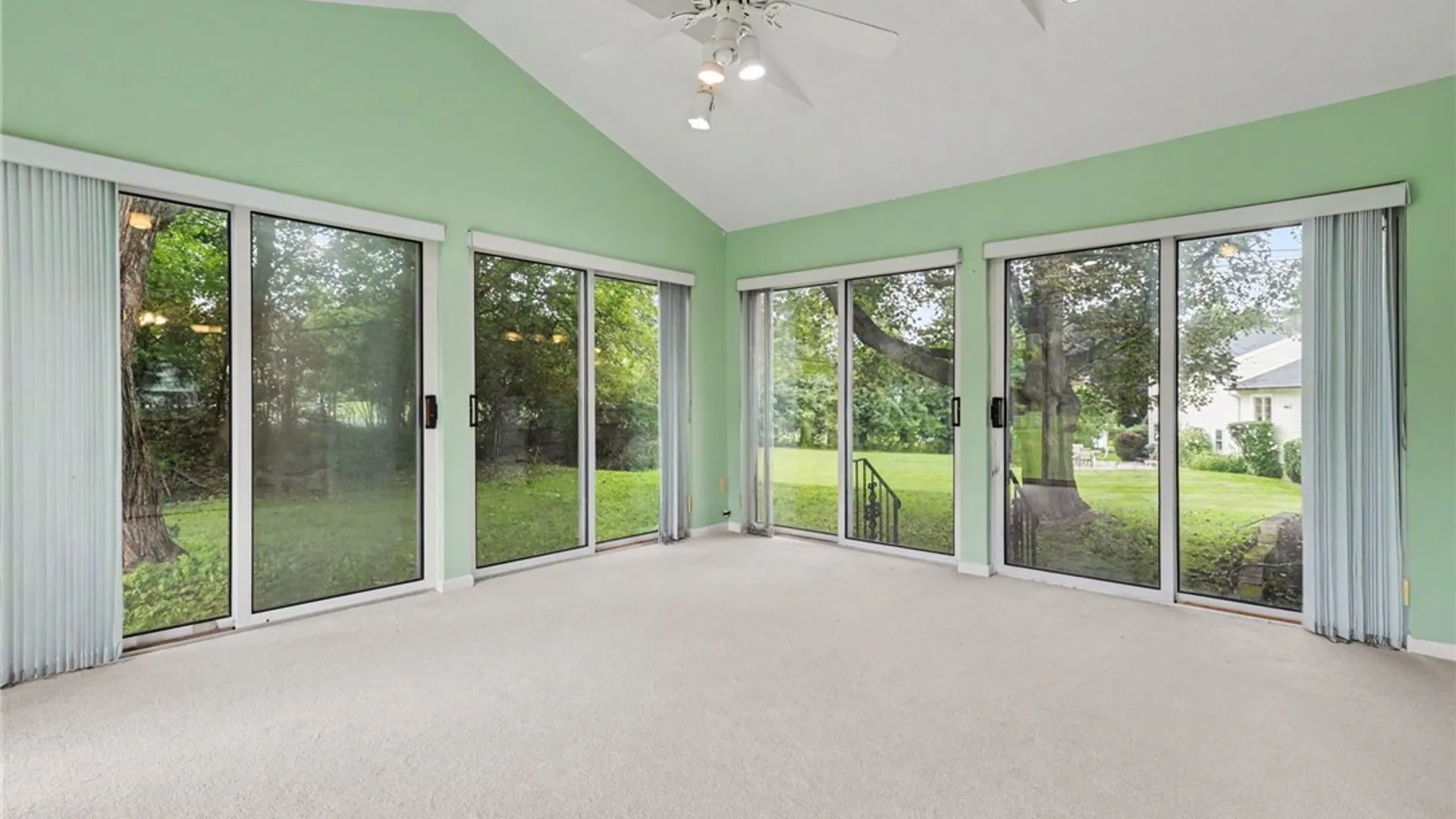 Property at 115 Dunrovin Ln, Brighton, NY 14618 12