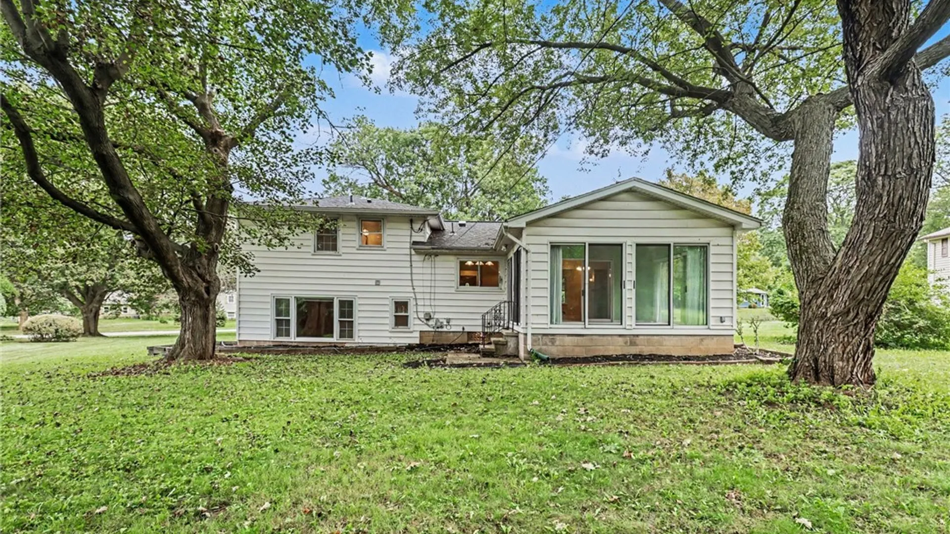 Property at 115 Dunrovin Ln, Brighton, NY 14618 30