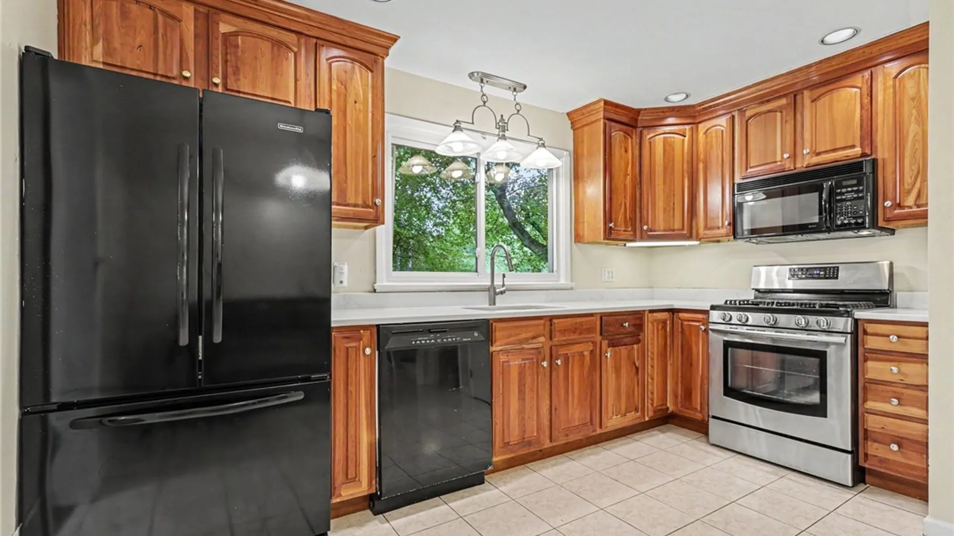 Property at 115 Dunrovin Ln, Brighton, NY 14618 14