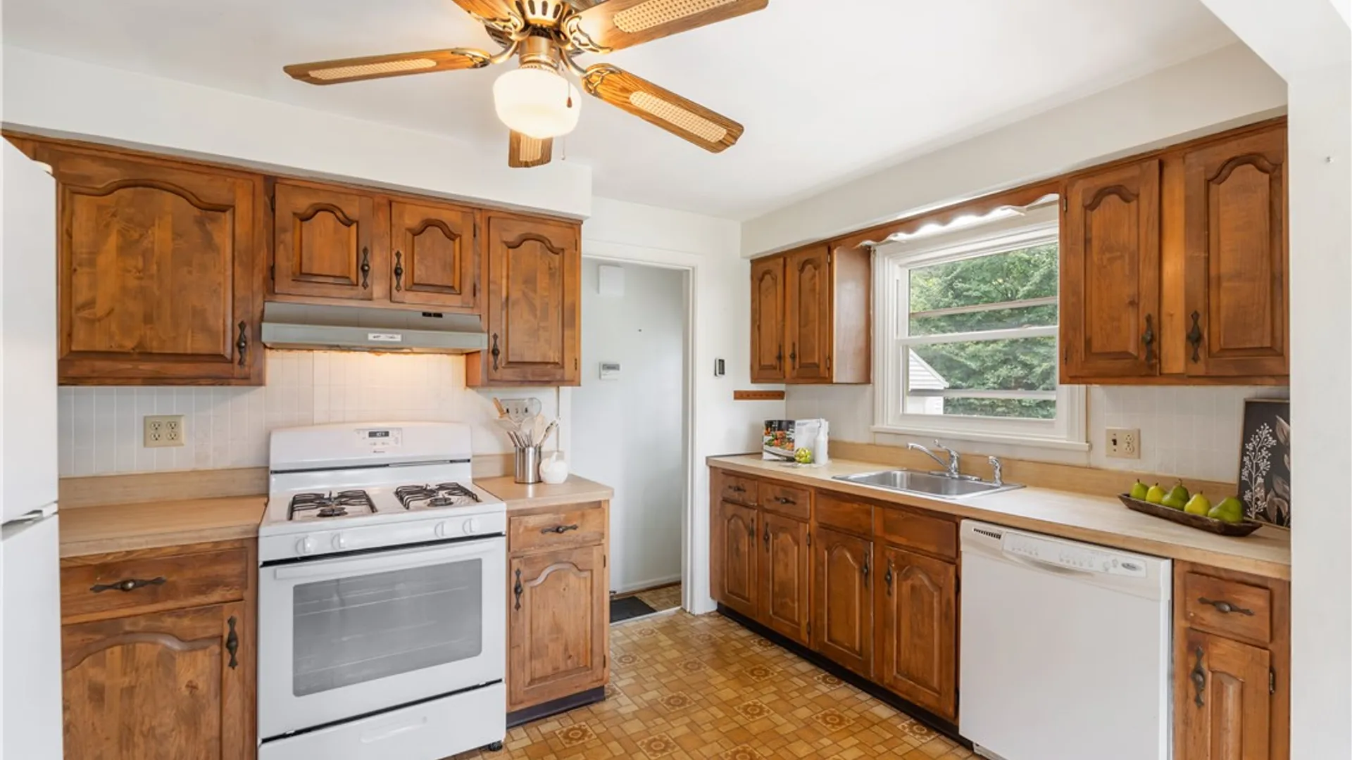Property at 480 Pineview Drive, Webster, NY 14580 8