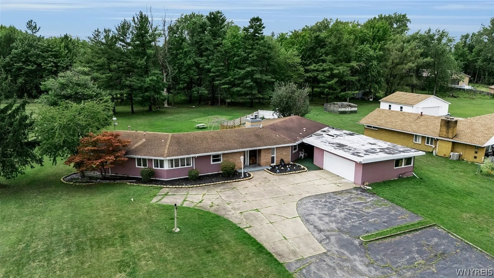 Property at 785 Orchard Park Road, West Seneca, NY 14224 4