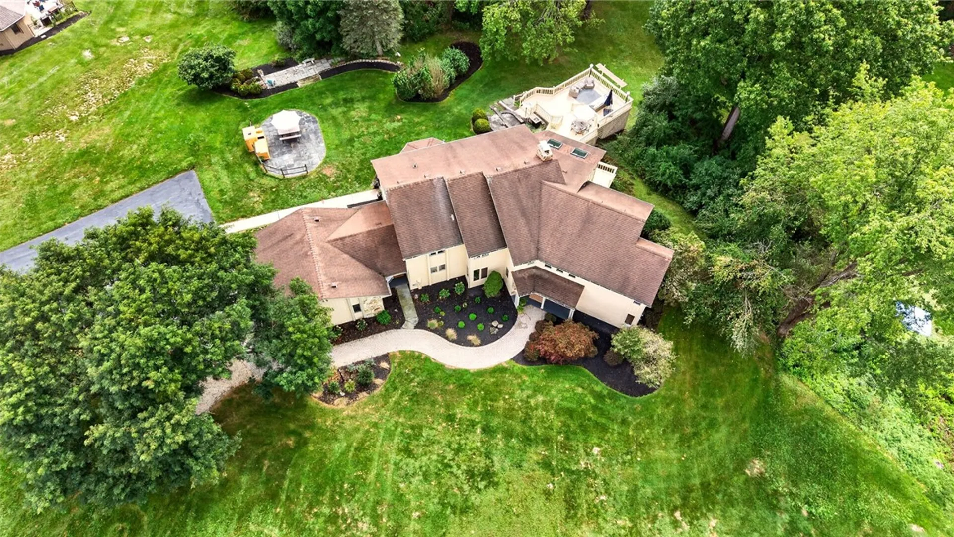 Property at 11 Pondview Drive, Perinton, NY 14534 3
