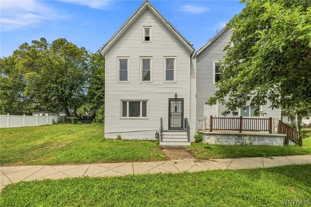 Property at 324 Carlton Street, Buffalo, NY 14204