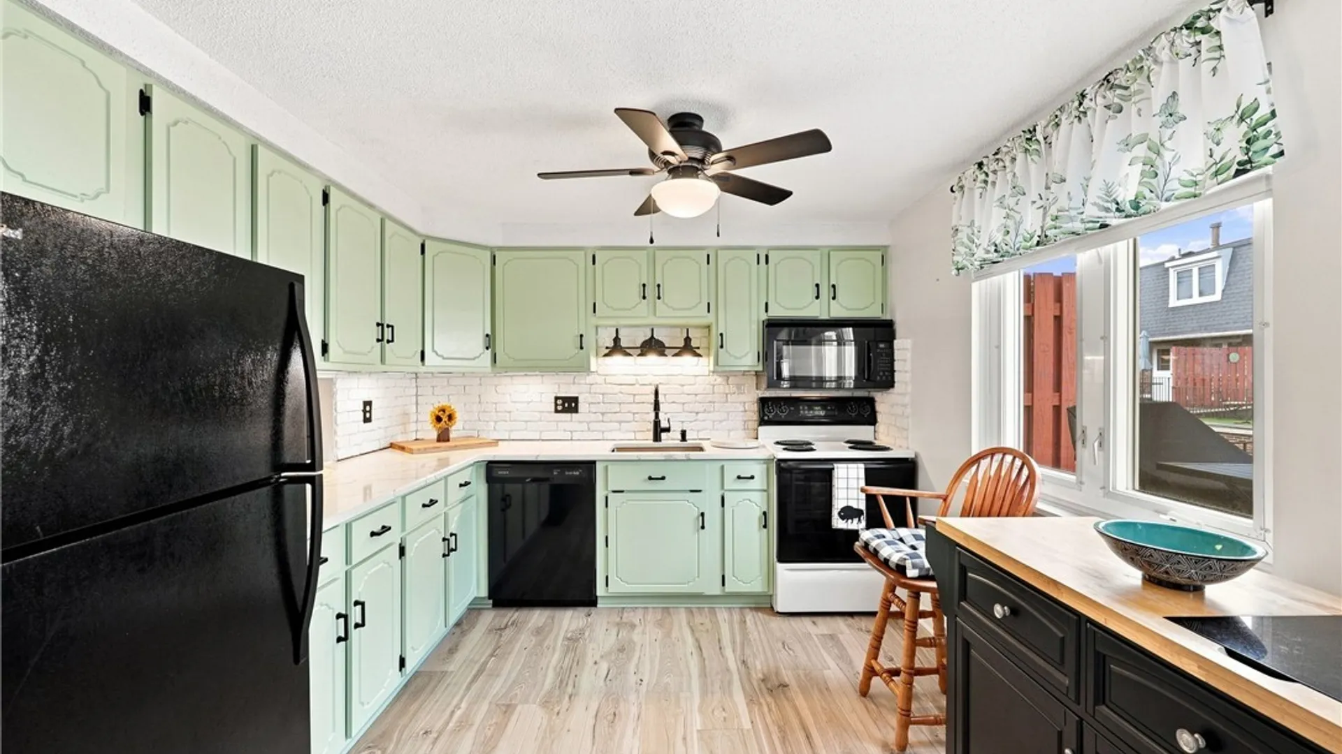 Property at 25 Stoneledge Court, Amherst, NY 14221 4