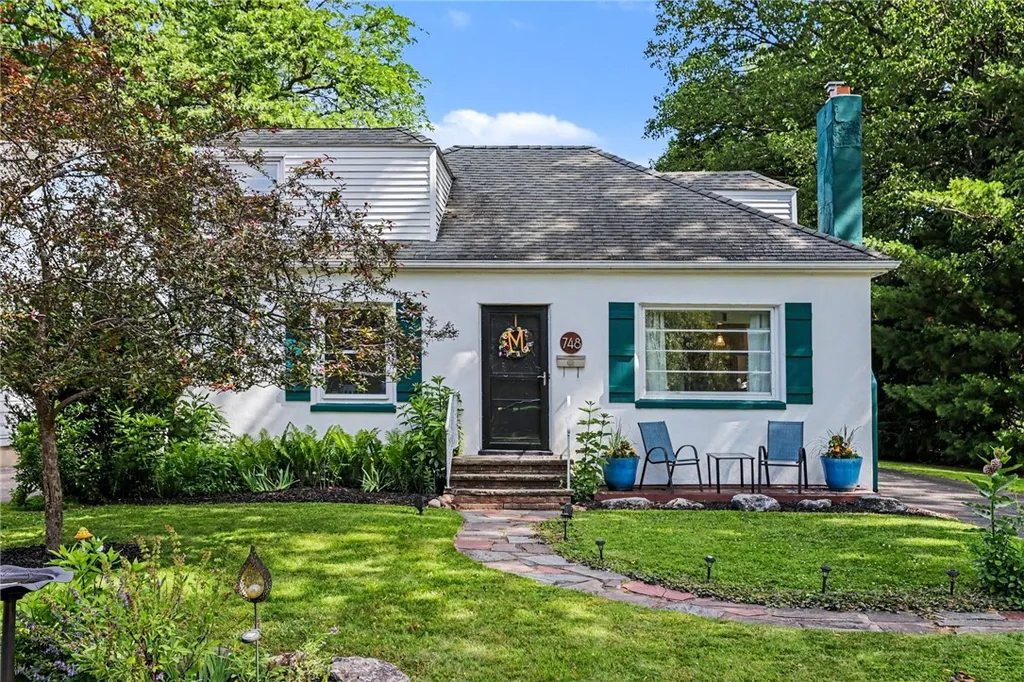 Property at 748 Eaton Road, Irondequoit, NY 14617
