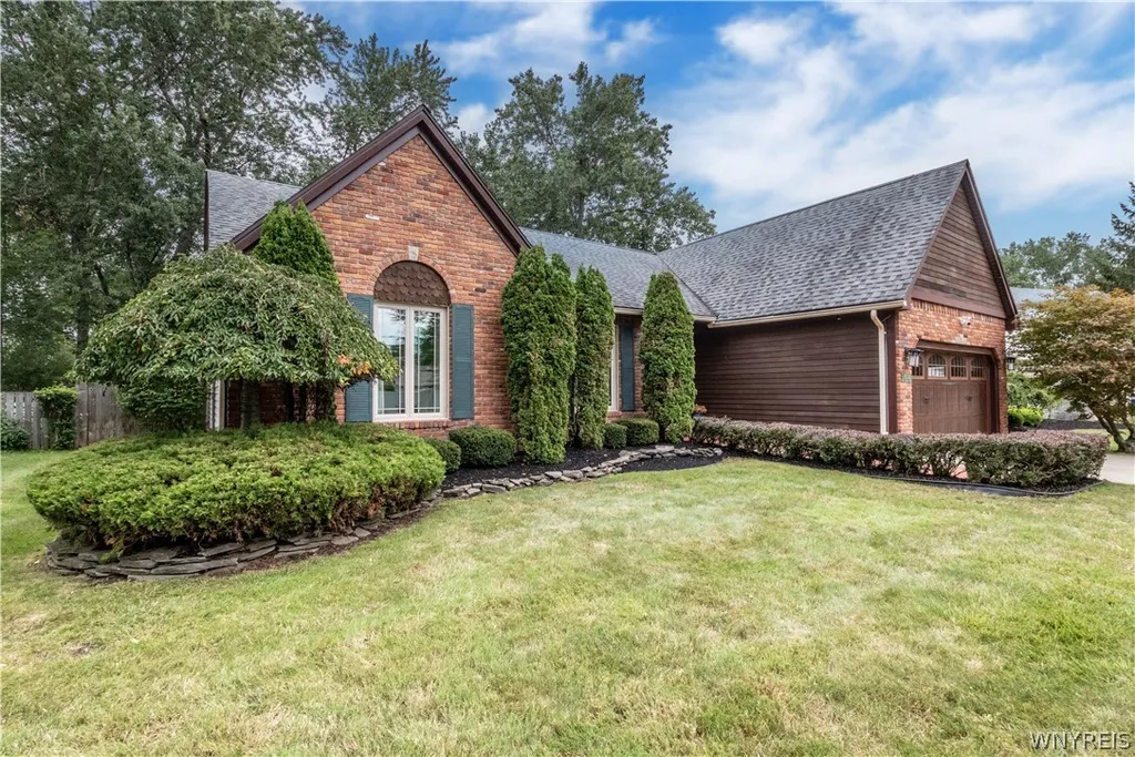 Property at 82 Bragg Court, Amherst, NY 14221