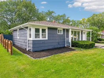 Property at 132 Glenhurst Road, Tonawanda, NY 14150