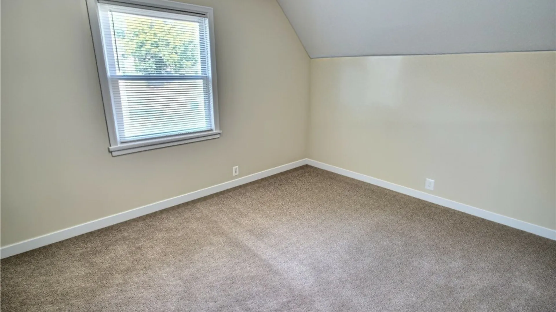 Property at 14 Utica Place, Rochester, NY 14608 13