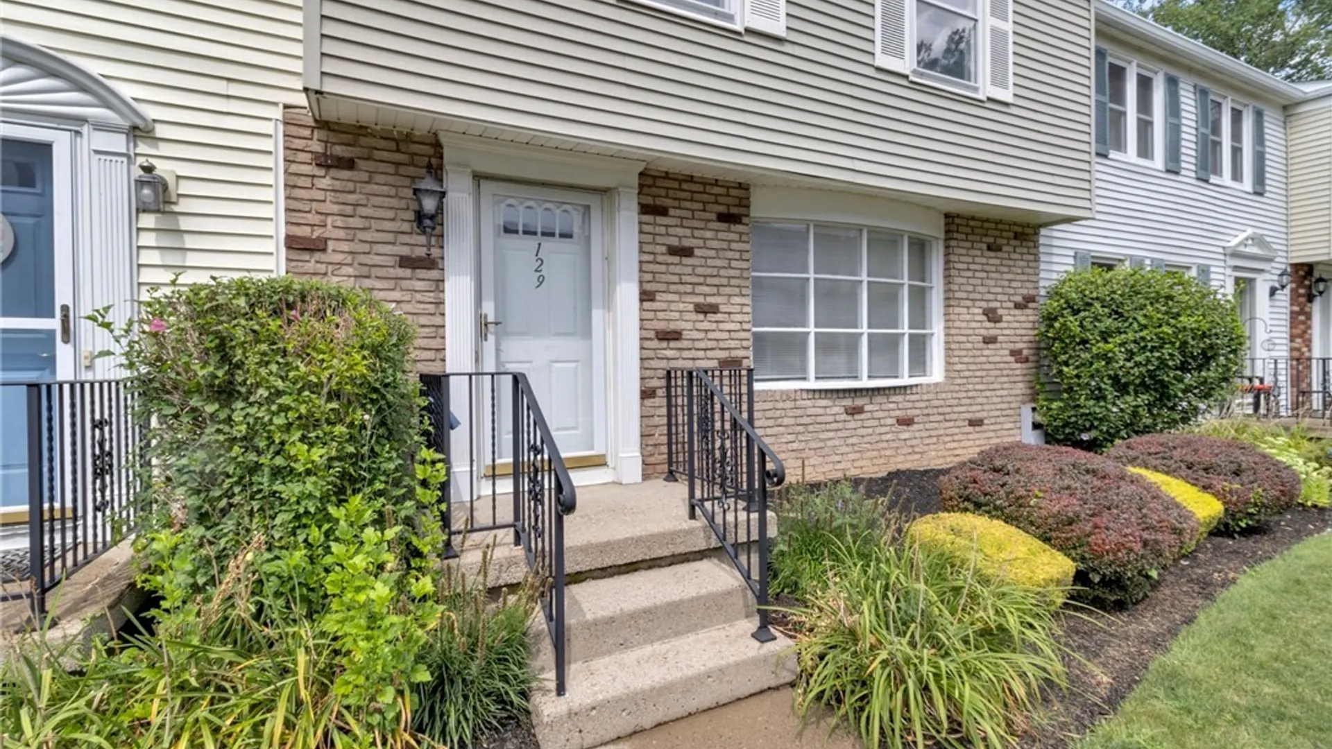 Property at 129 Sundridge Drive, Amherst, NY 14228 3