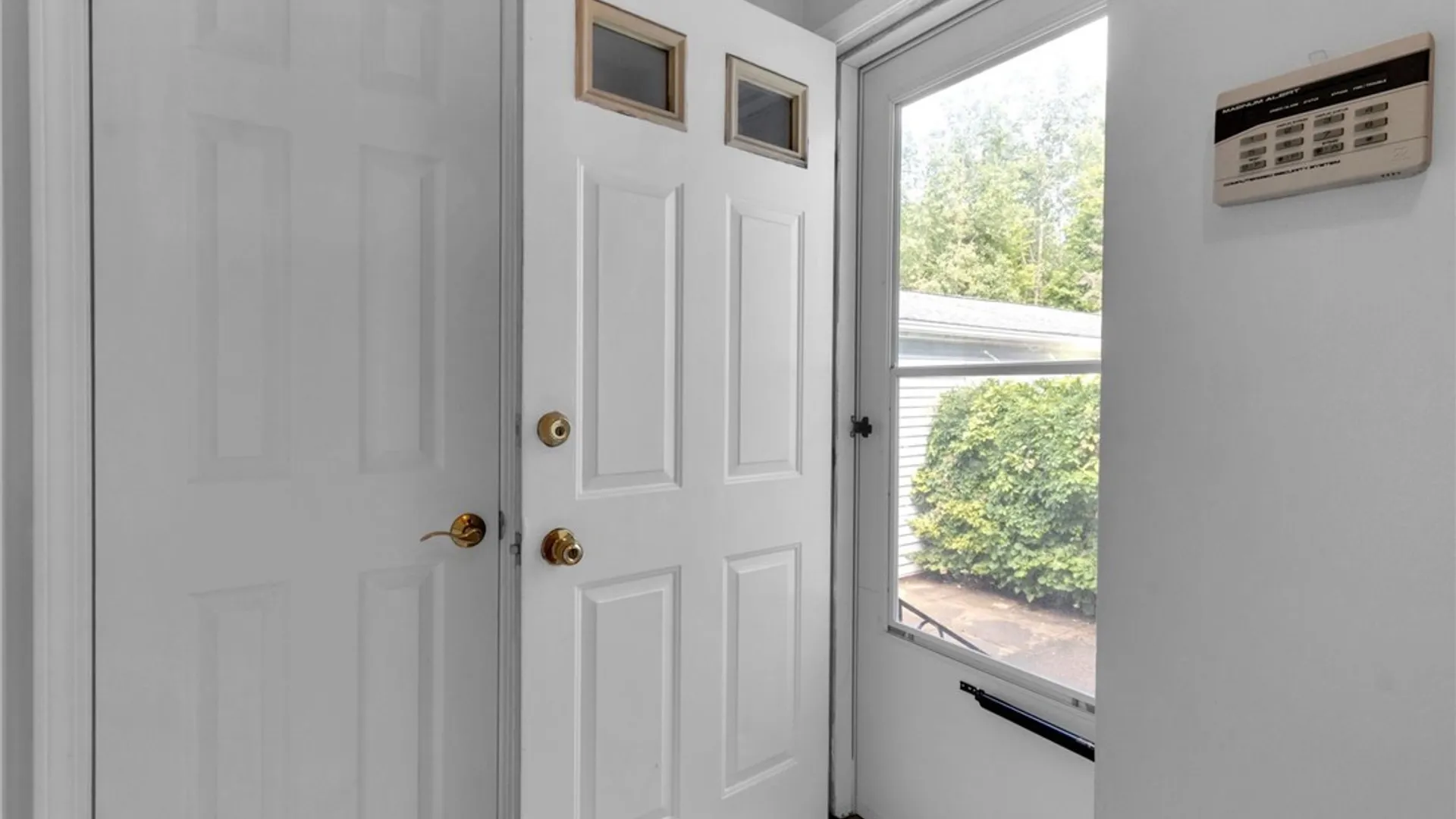 Property at 129 Sundridge Drive, Amherst, NY 14228 4
