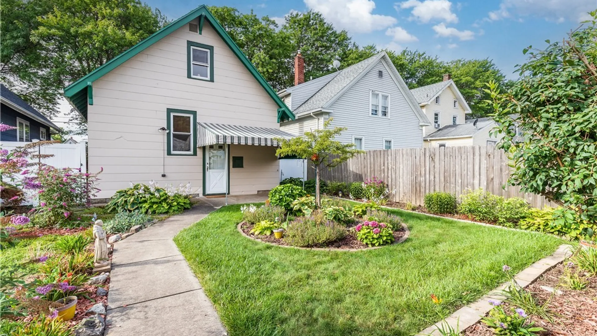 Property at 2462 Willow Avenue, Niagara Falls, NY 14305 3
