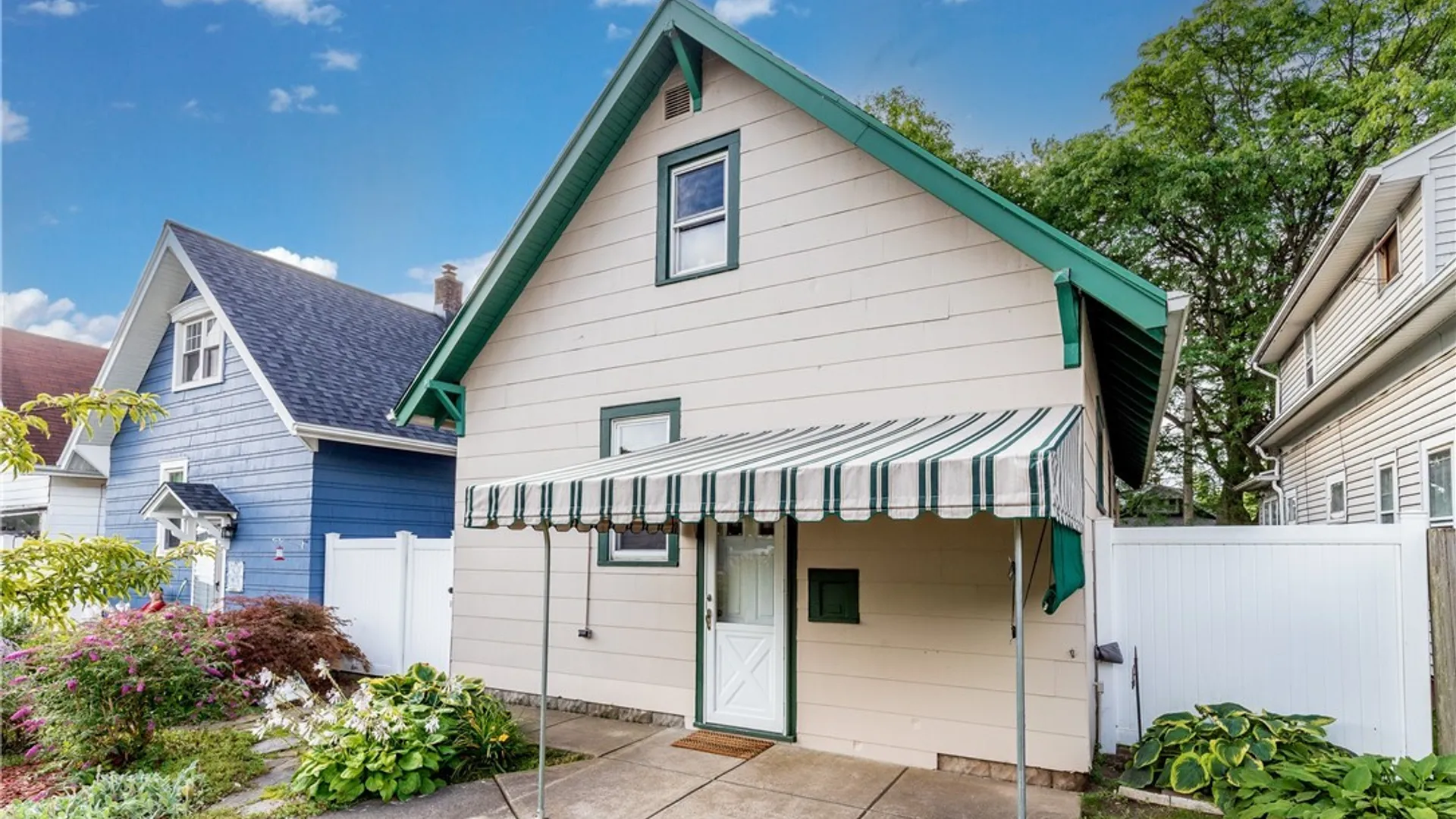Property at 2462 Willow Avenue, Niagara Falls, NY 14305 5