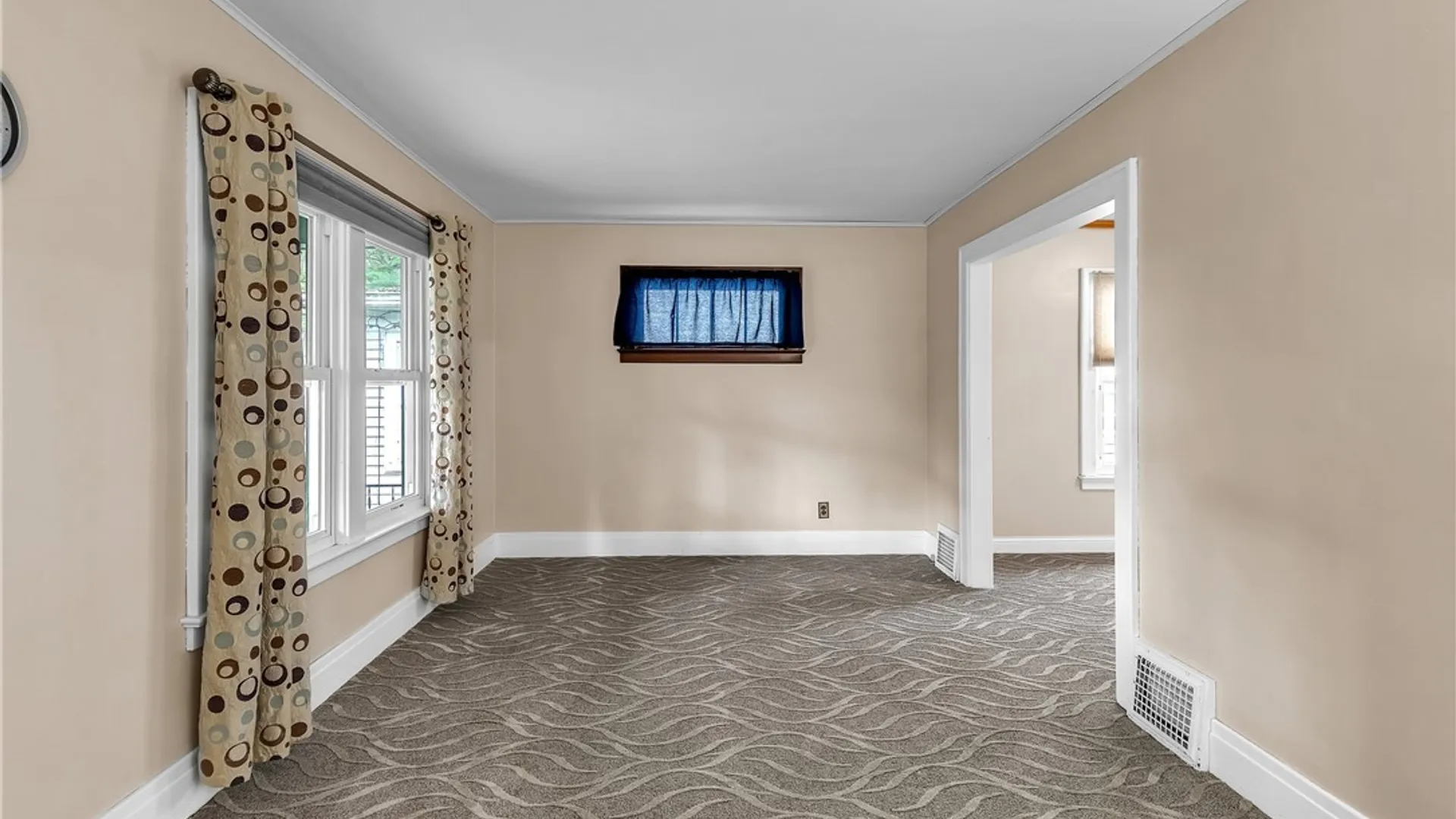 Property at 2462 Willow Avenue, Niagara Falls, NY 14305 10