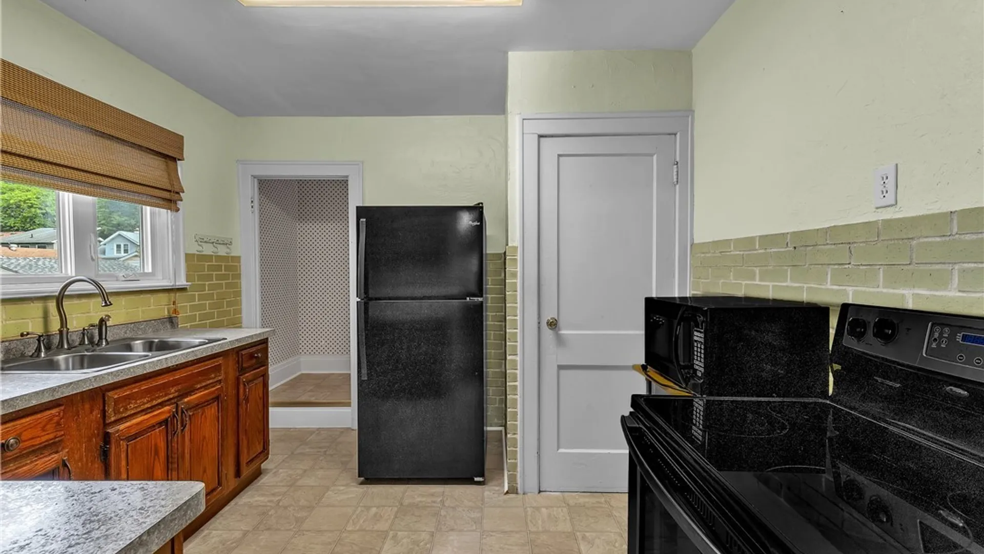 Property at 2462 Willow Avenue, Niagara Falls, NY 14305 21