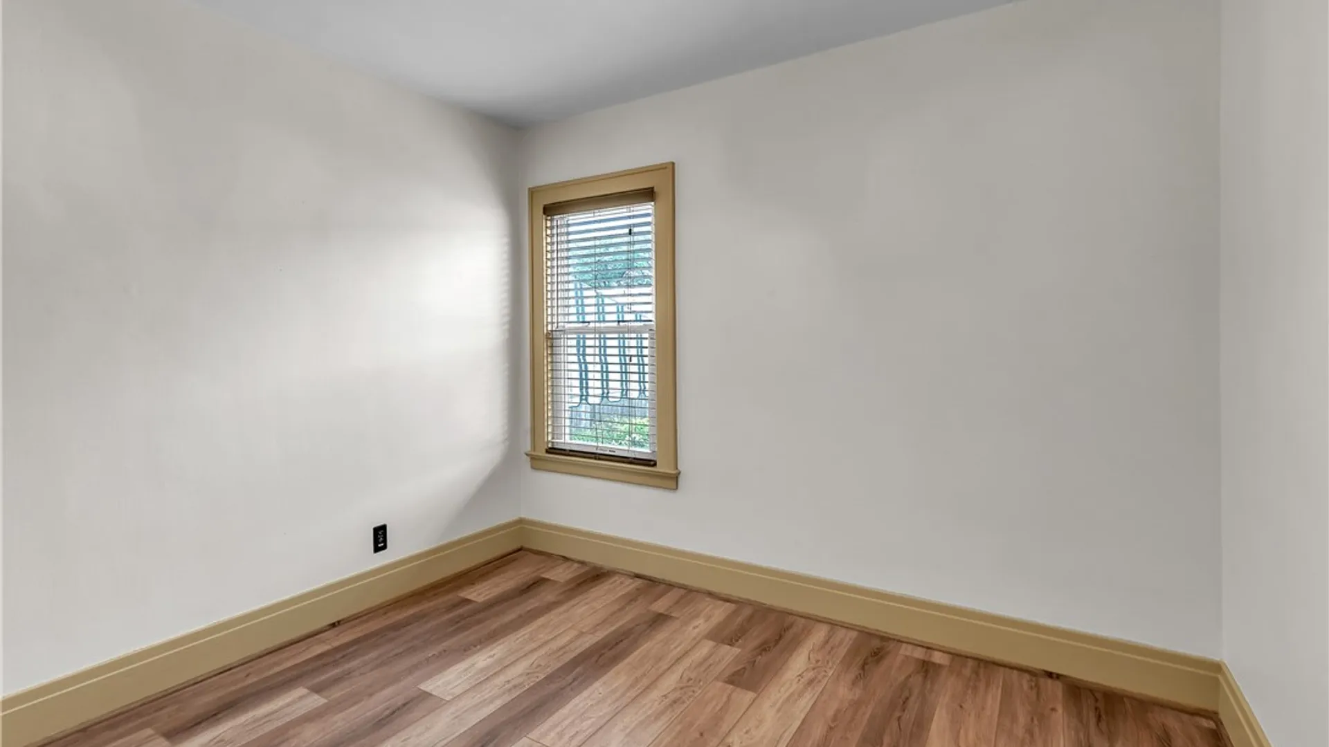 Property at 2462 Willow Avenue, Niagara Falls, NY 14305 30