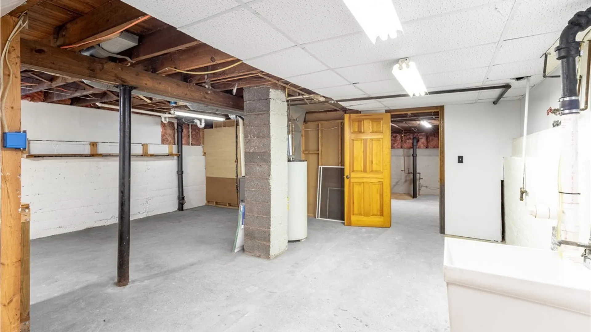 Property at 2462 Willow Avenue, Niagara Falls, NY 14305 42