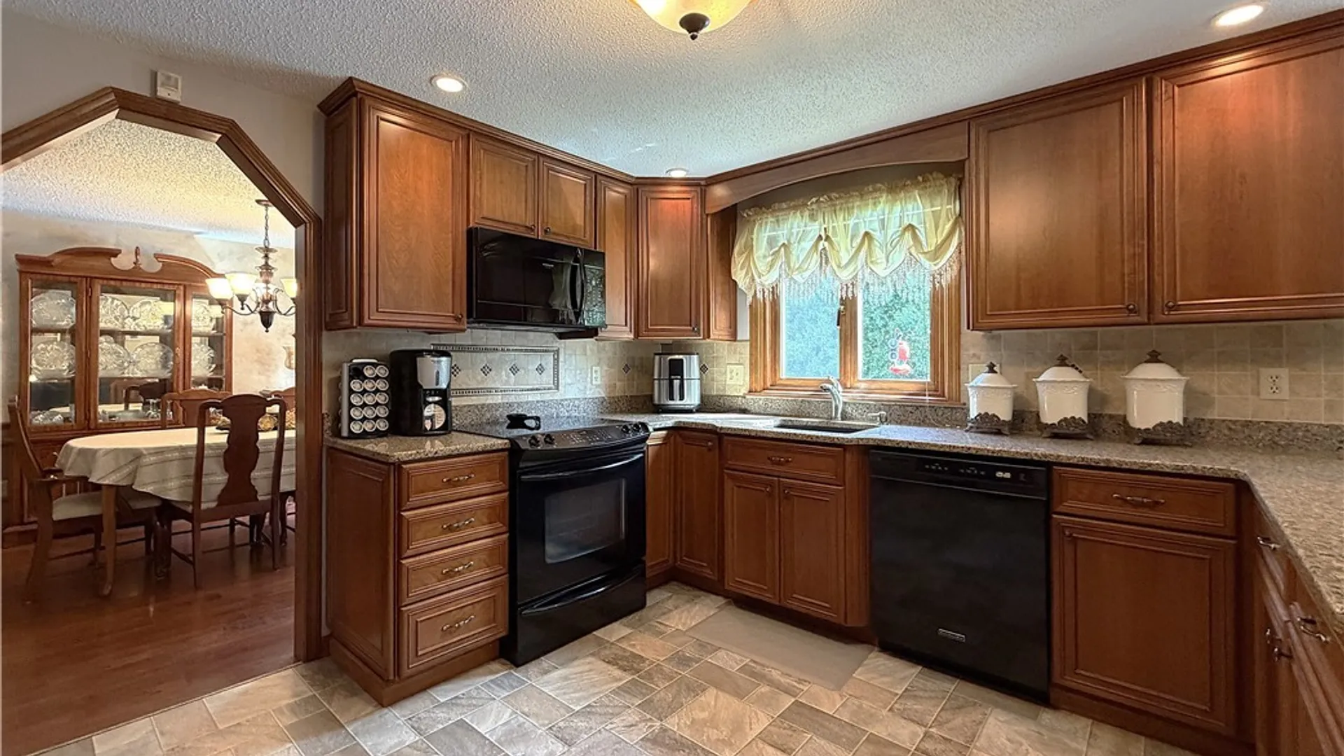 Property at 15 Bywater Drive, Amherst, NY 14068 6