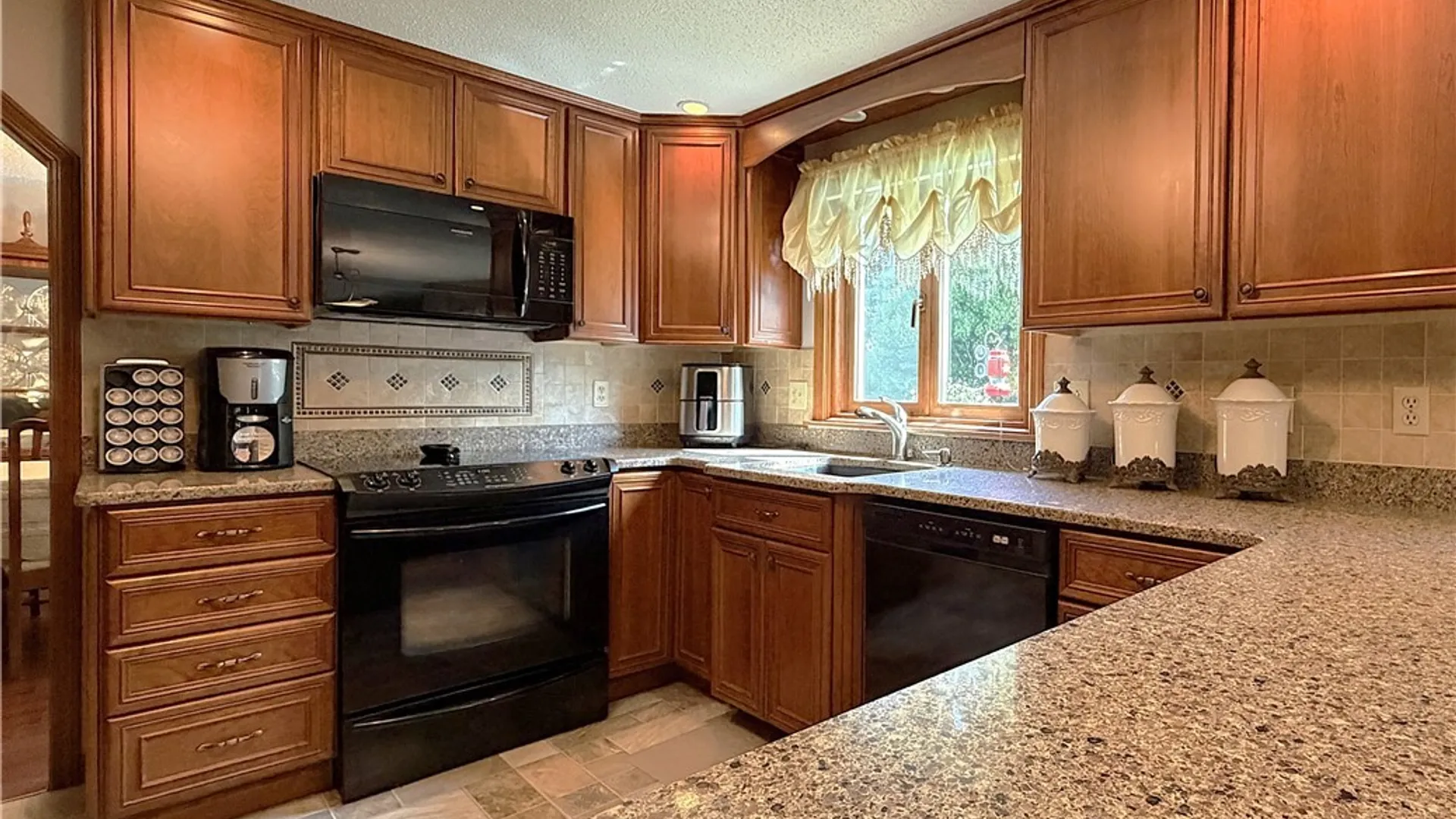 Property at 15 Bywater Drive, Amherst, NY 14068 9