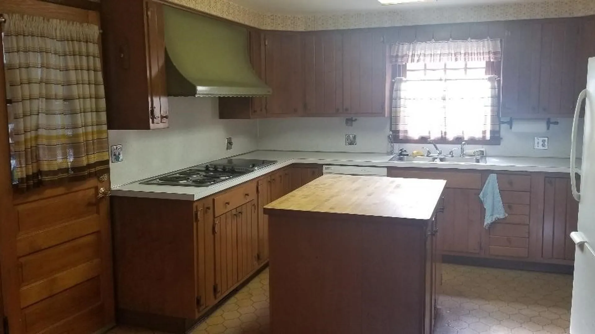 Property at 715 Montrose Ave, Syracuse, NY 13209 8