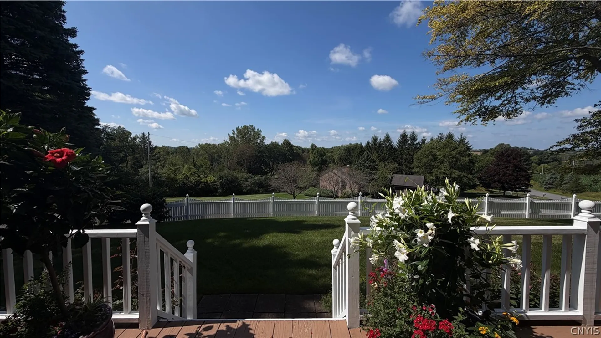 Property at 1021 Autumntree Ct, Skaneateles, NY 13152 4