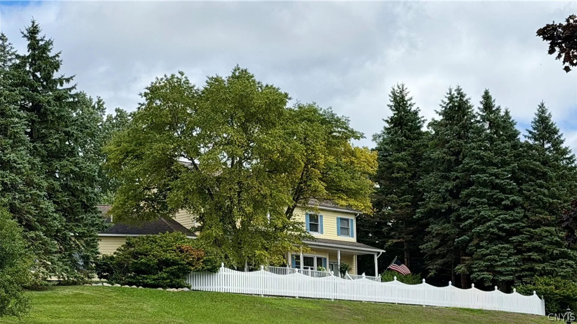 Property at 1021 Autumntree Ct, Skaneateles, NY 13152 5