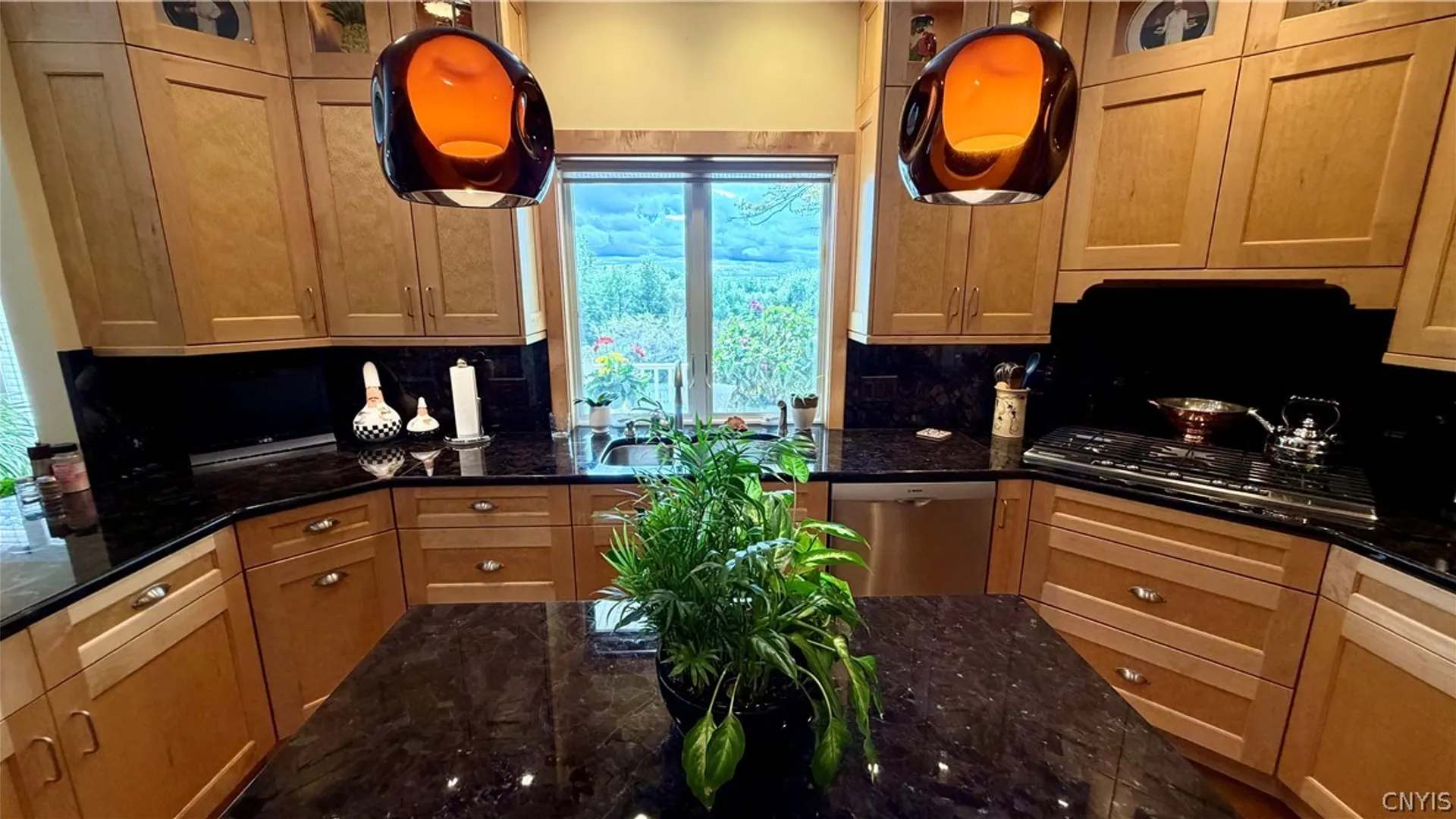 Property at 1021 Autumntree Ct, Skaneateles, NY 13152 16