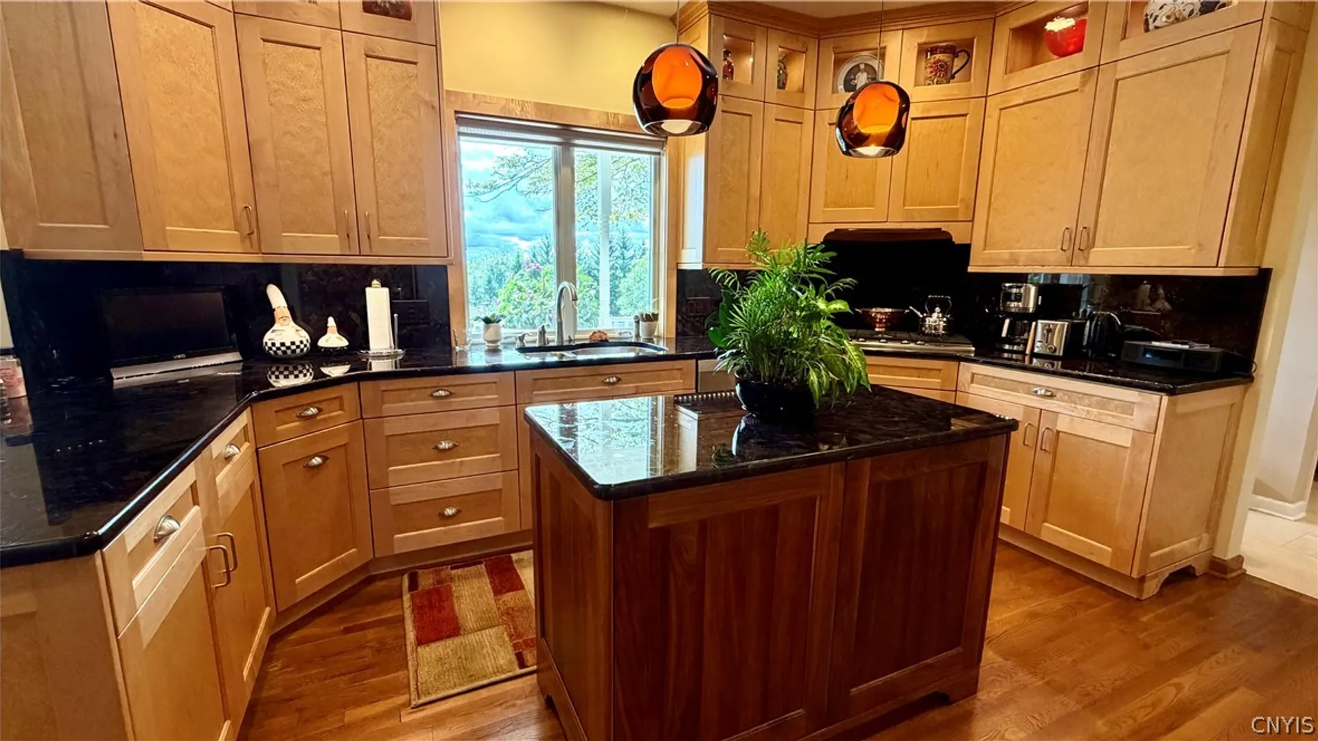 Property at 1021 Autumntree Ct, Skaneateles, NY 13152 17