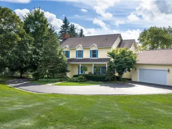 Property at 1021 Autumntree Ct, Skaneateles, NY 13152
