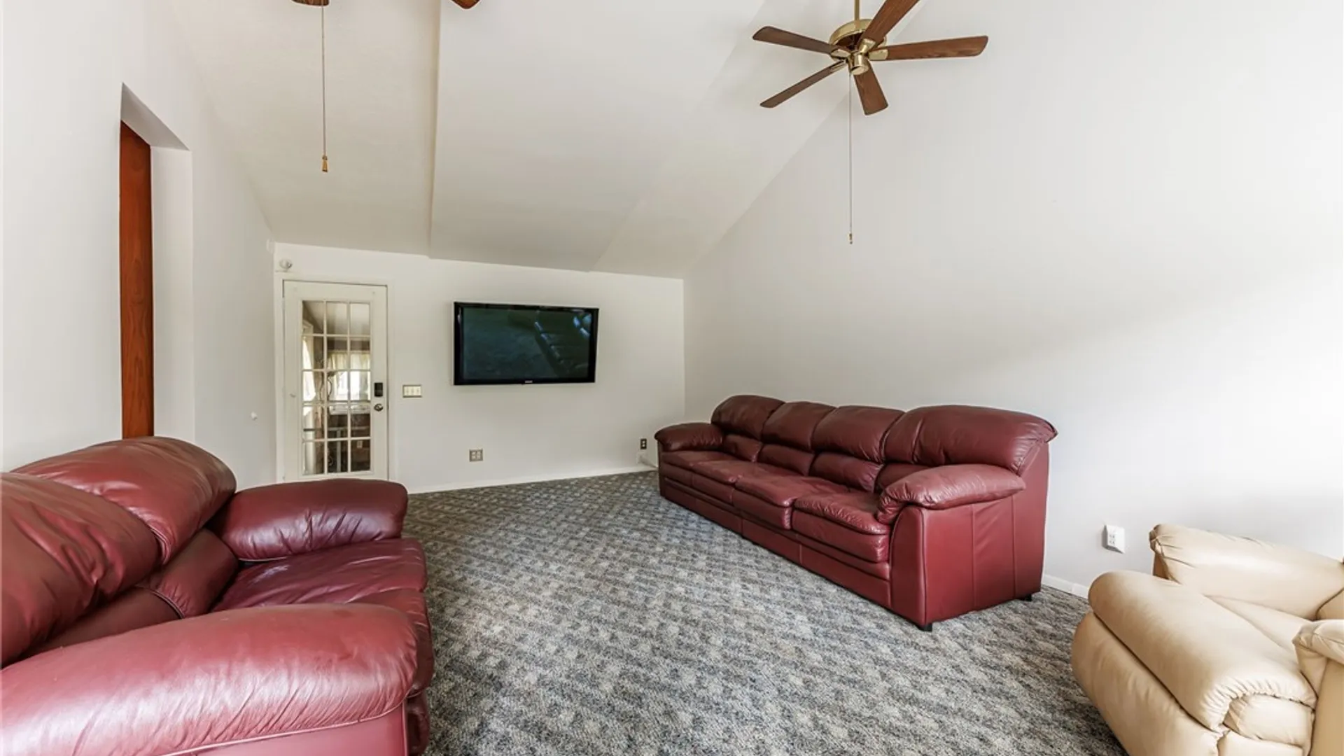Property at 831 Bay Road, Webster, NY 14580 15