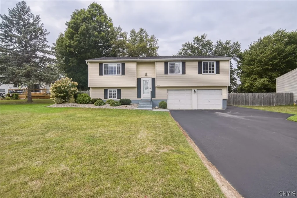 Property at 8025 Pickett Lane, Cicero, NY 13039
