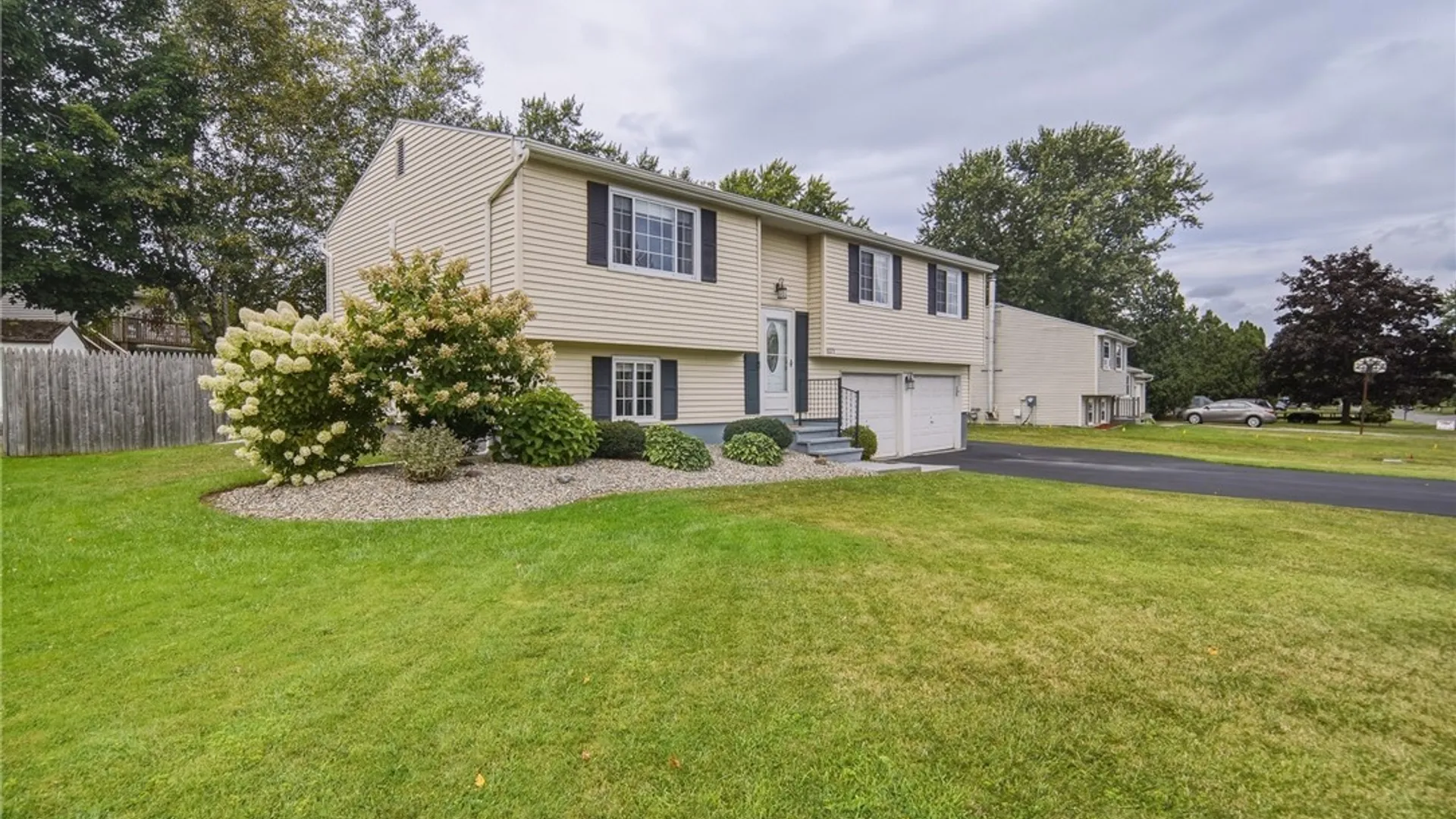 Property at 8025 Pickett Lane, Cicero, NY 13039 3