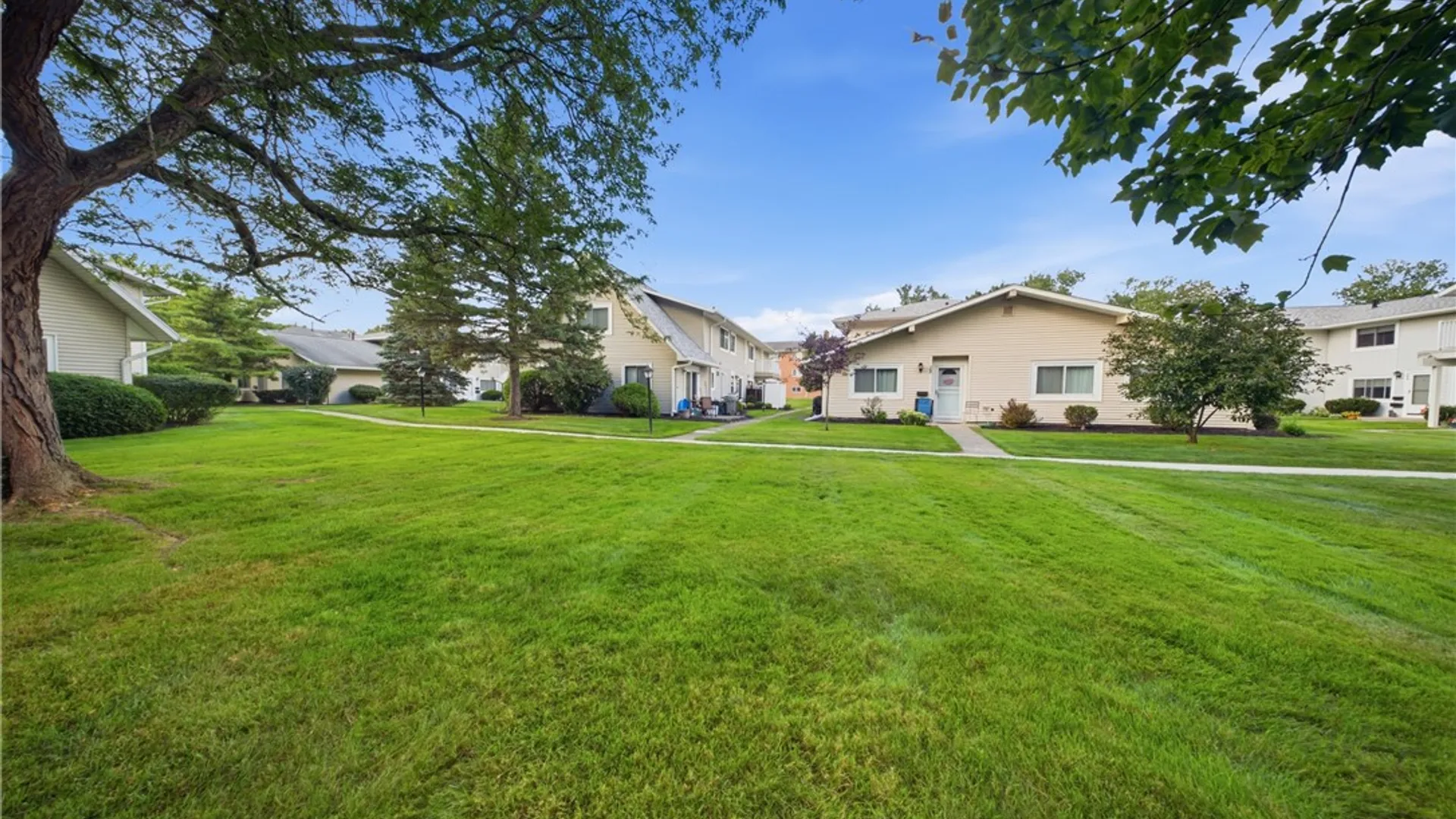 Property at 560 Eastbrooke Lane, Brighton, NY 14618 6