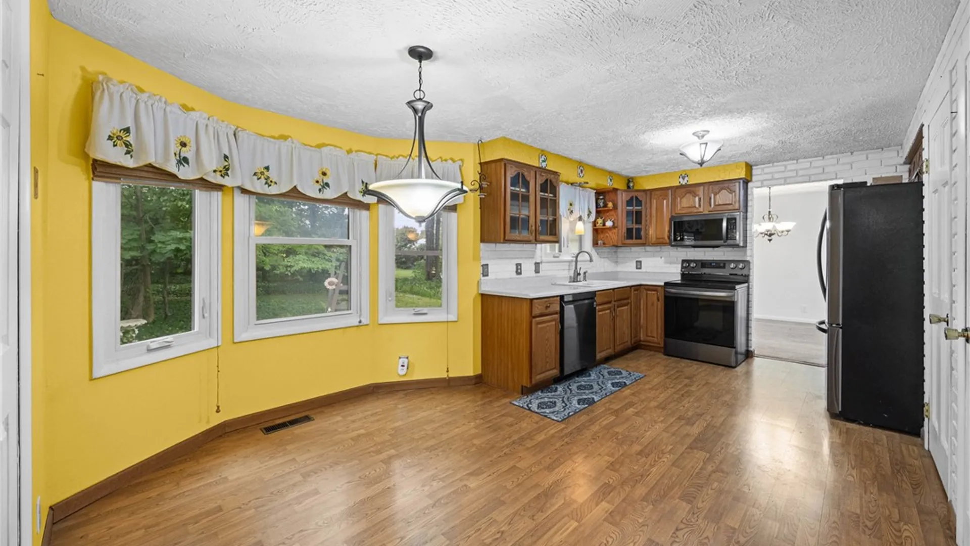Property at 529 Vintage Lane, Greece, NY 14615 6