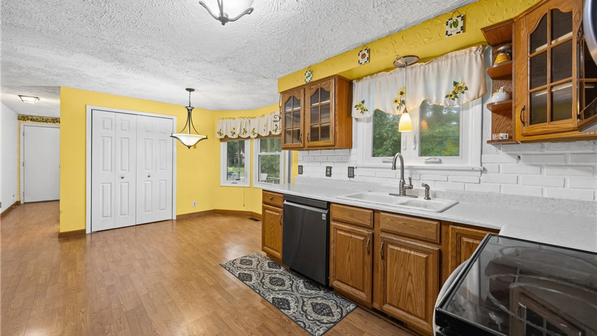 Property at 529 Vintage Lane, Greece, NY 14615 10
