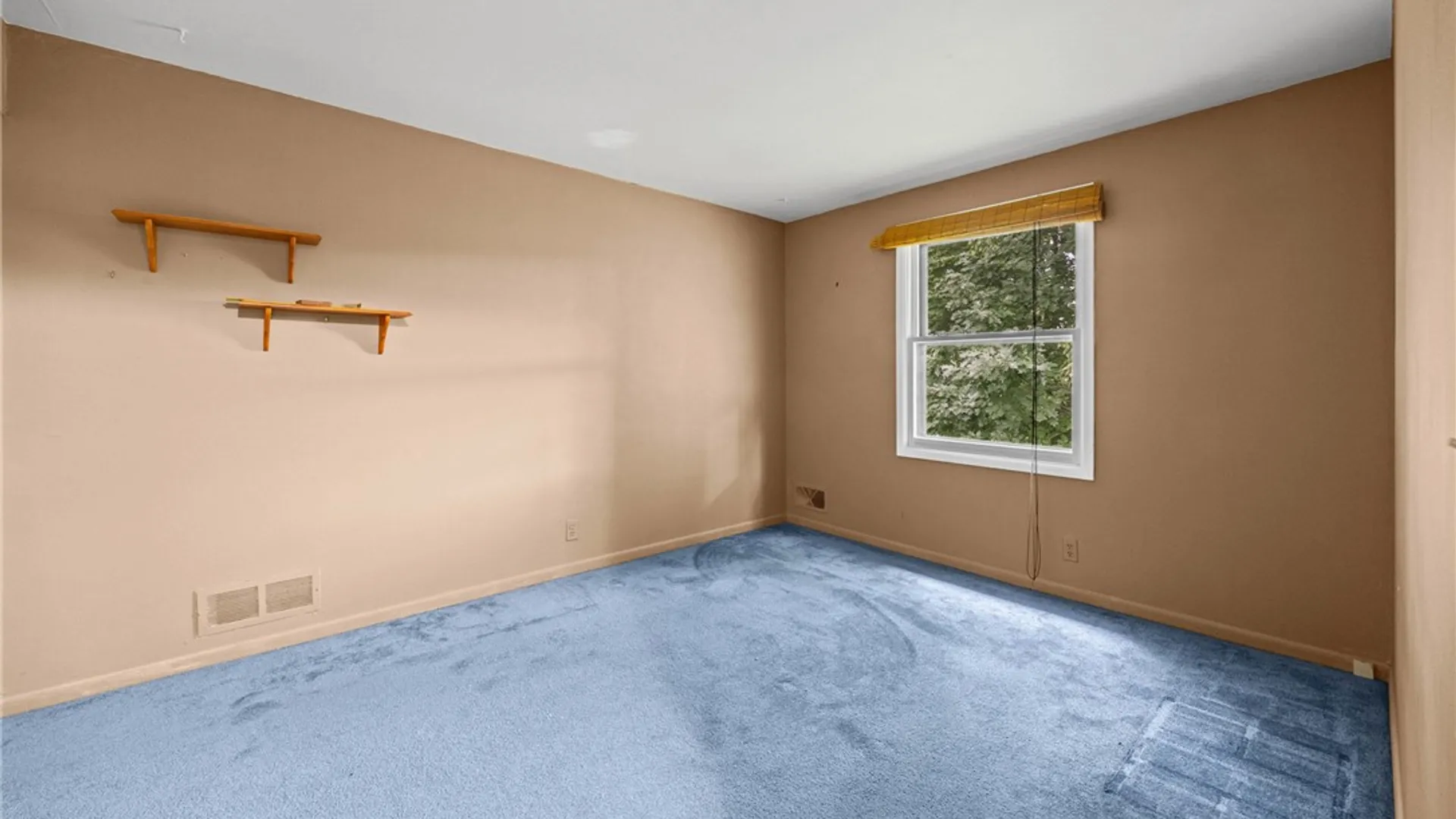 Property at 529 Vintage Lane, Greece, NY 14615 19