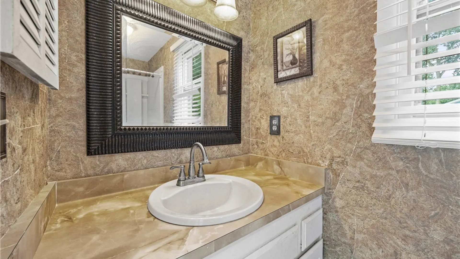 Property at 529 Vintage Lane, Greece, NY 14615 17
