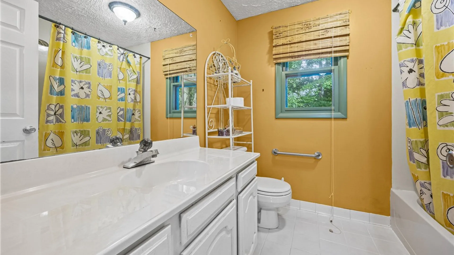 Property at 529 Vintage Lane, Greece, NY 14615 23
