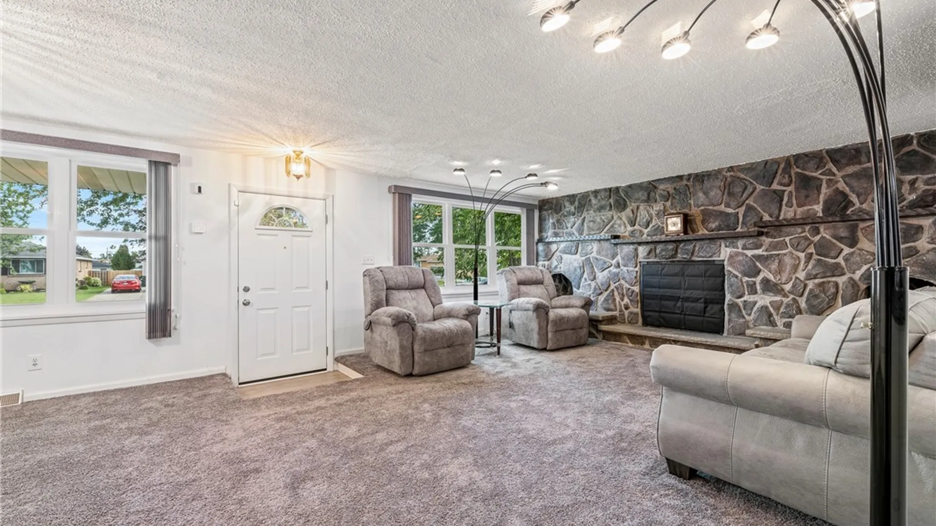 Property at 284 Claudette Court, Cheektowaga, NY 14043 5