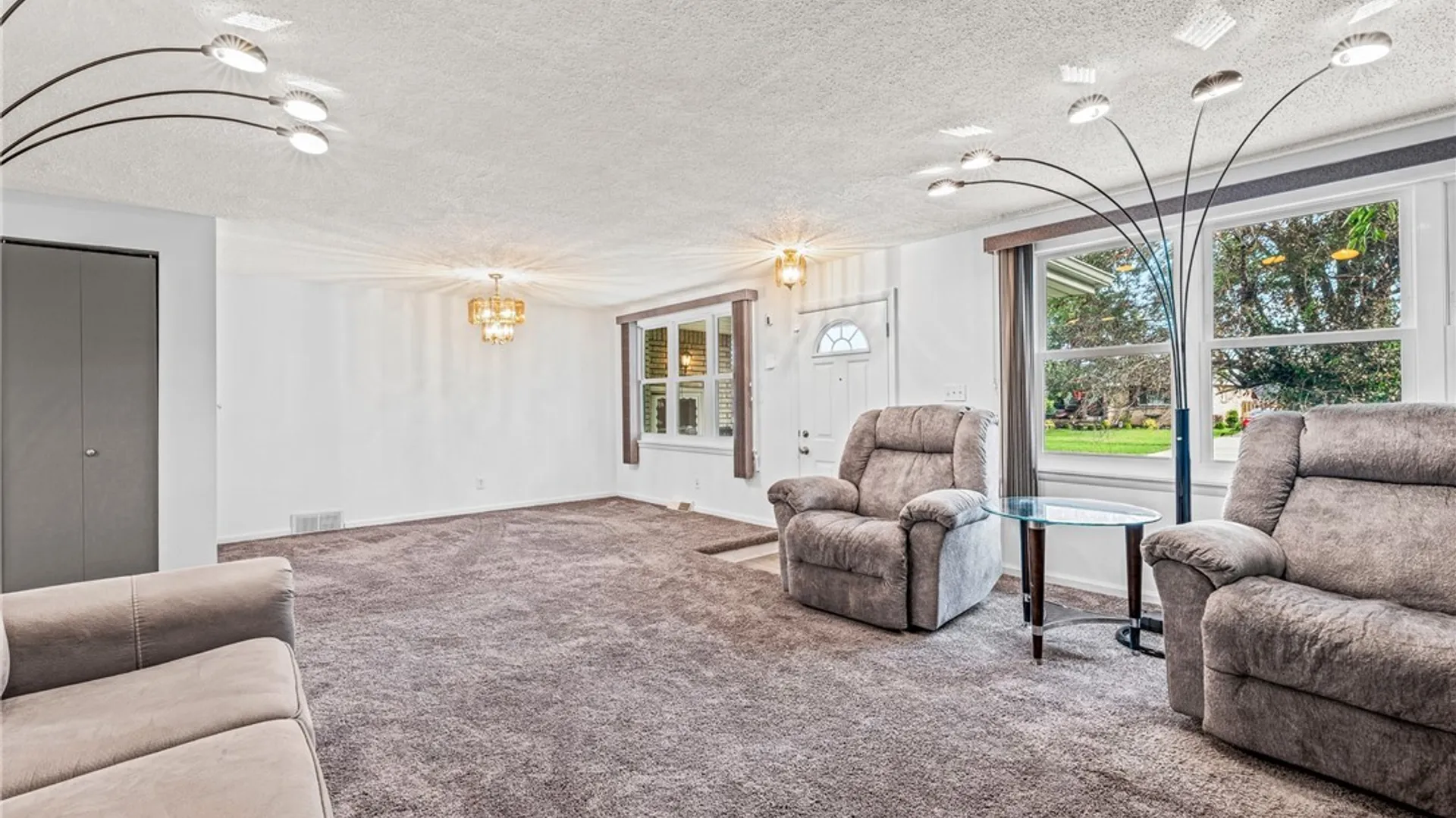 Property at 284 Claudette Court, Cheektowaga, NY 14043 8