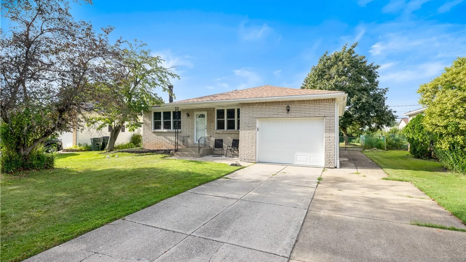 Property at 284 Claudette Court, Cheektowaga, NY 14043 3