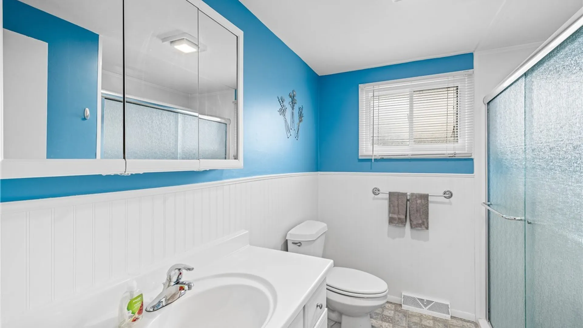 Property at 284 Claudette Court, Cheektowaga, NY 14043 16