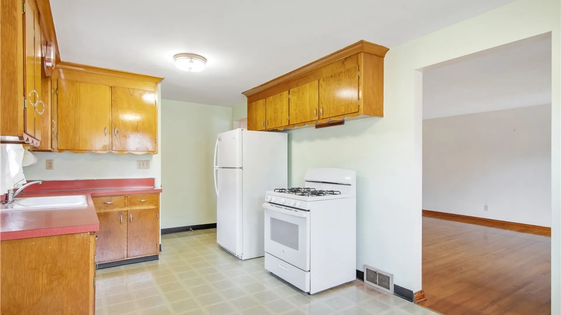 Property at 27 Newell Avenue, Lancaster, NY 14086 12