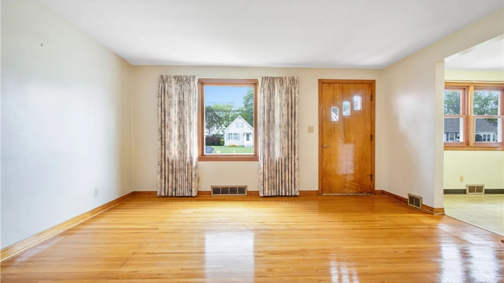 Property at 27 Newell Avenue, Lancaster, NY 14086 14