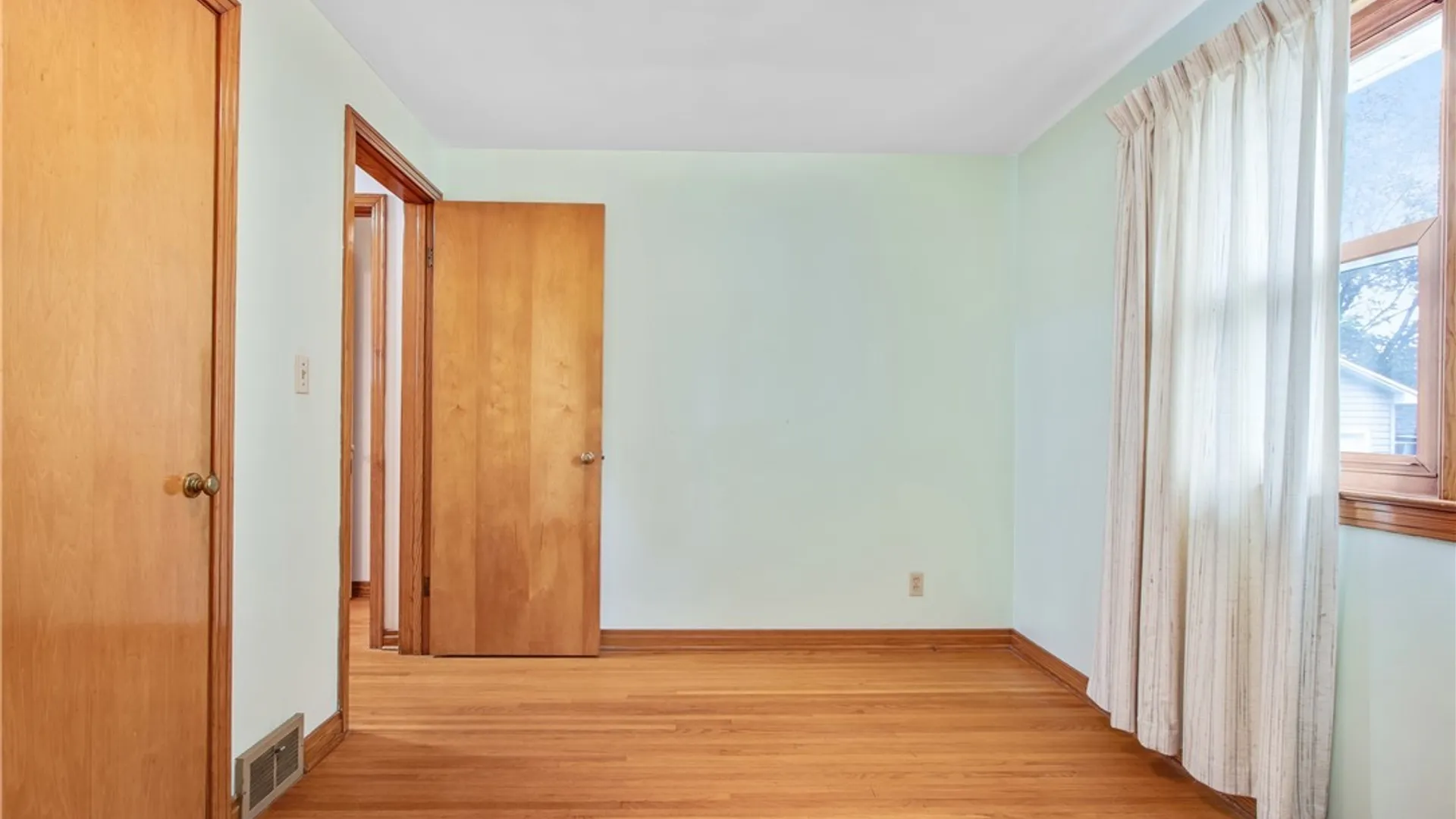 Property at 27 Newell Avenue, Lancaster, NY 14086 20