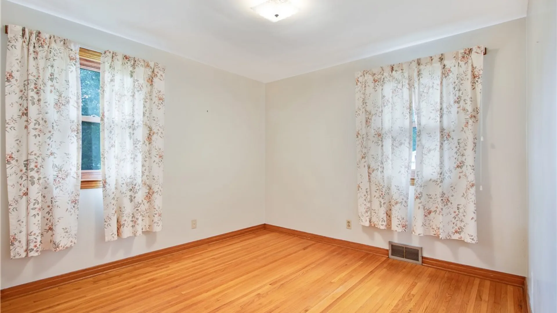 Property at 27 Newell Avenue, Lancaster, NY 14086 22