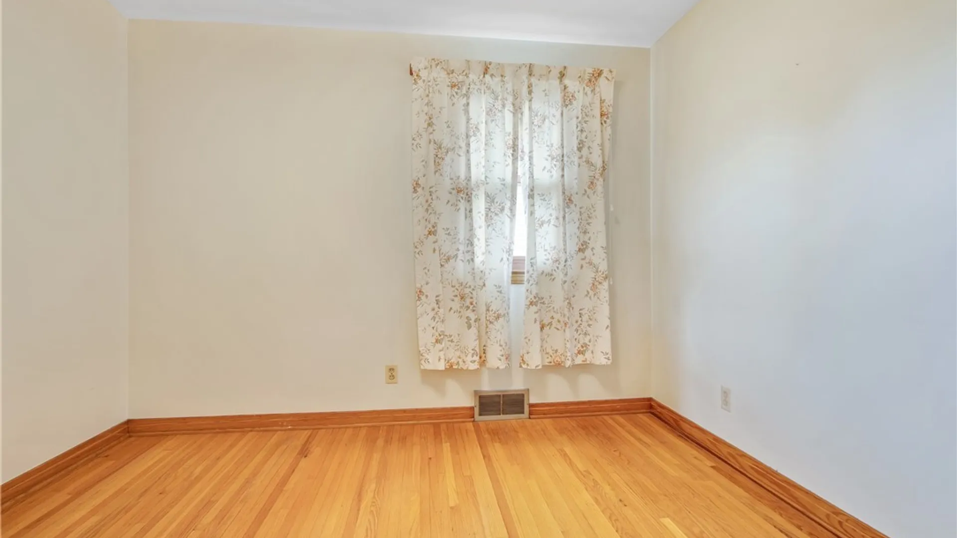 Property at 27 Newell Avenue, Lancaster, NY 14086 24