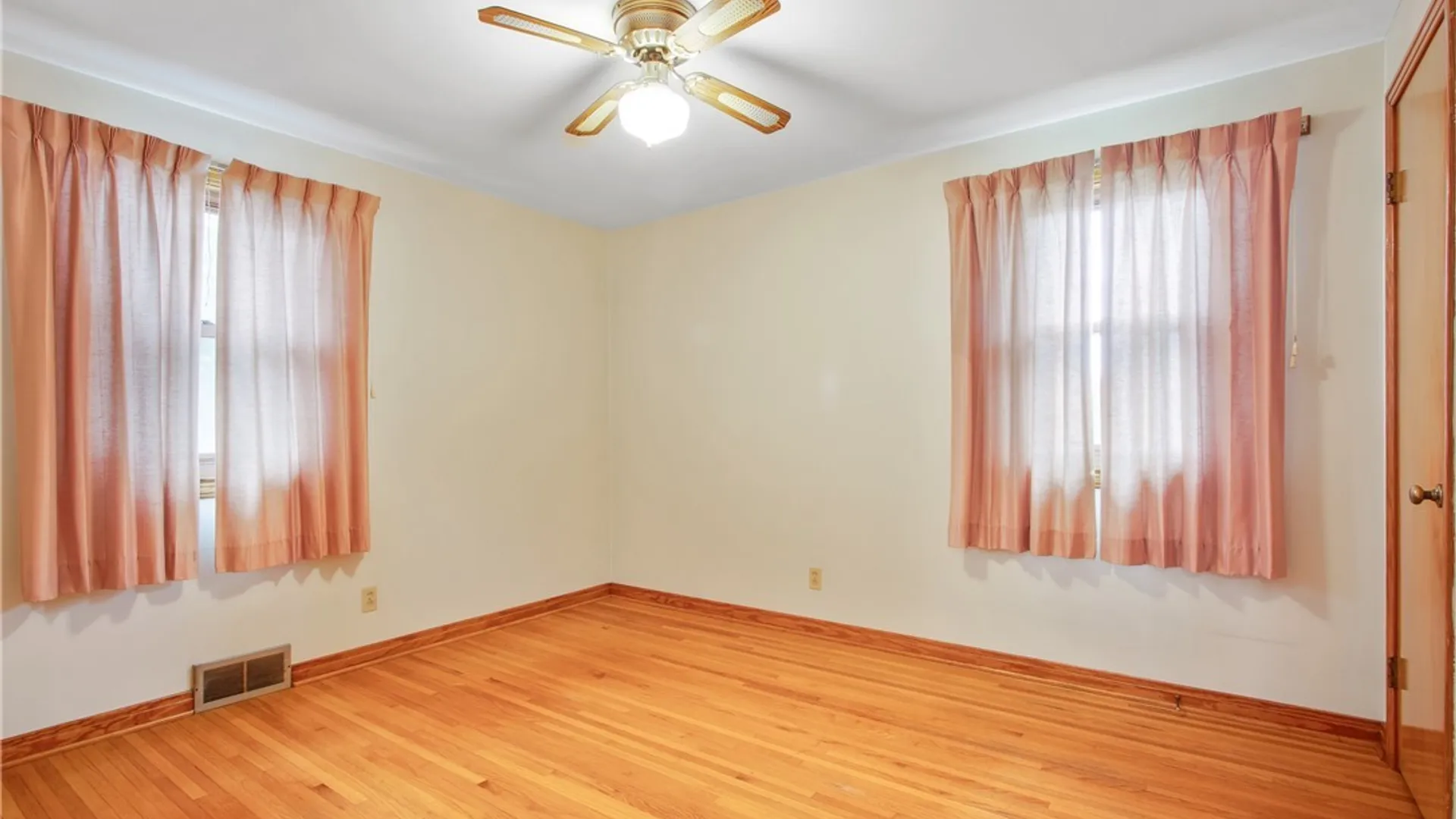 Property at 27 Newell Avenue, Lancaster, NY 14086 25
