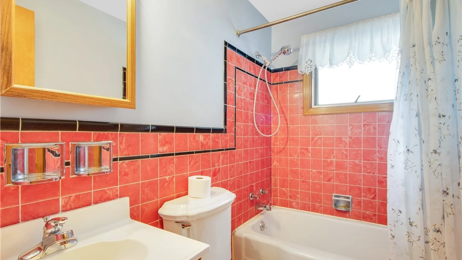 Property at 27 Newell Avenue, Lancaster, NY 14086 28